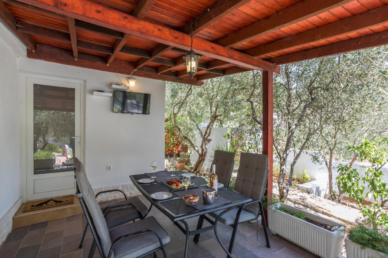Villa House Oliva With Private Pool And Large Garden à Stari Grad  Extérieur photo