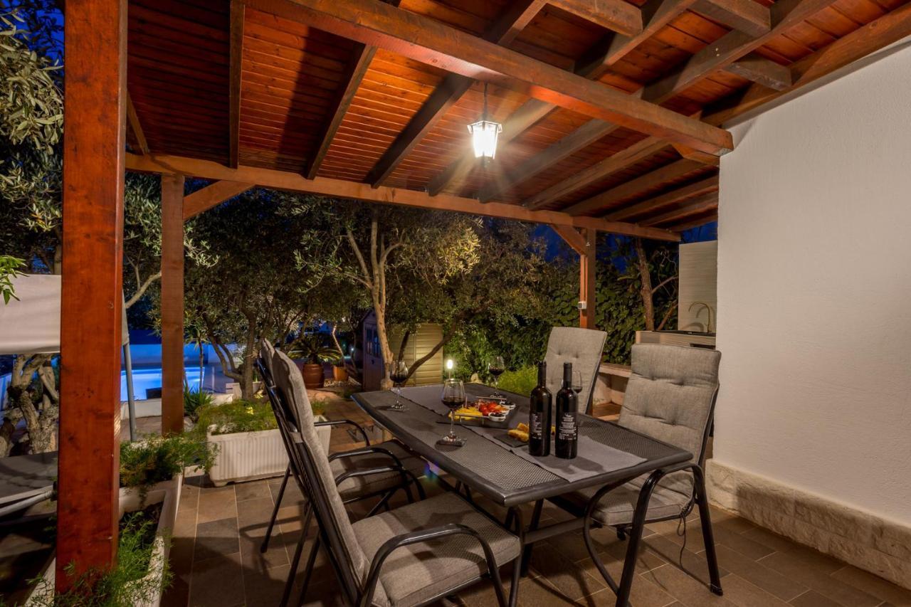 Villa House Oliva With Private Pool And Large Garden à Stari Grad  Extérieur photo