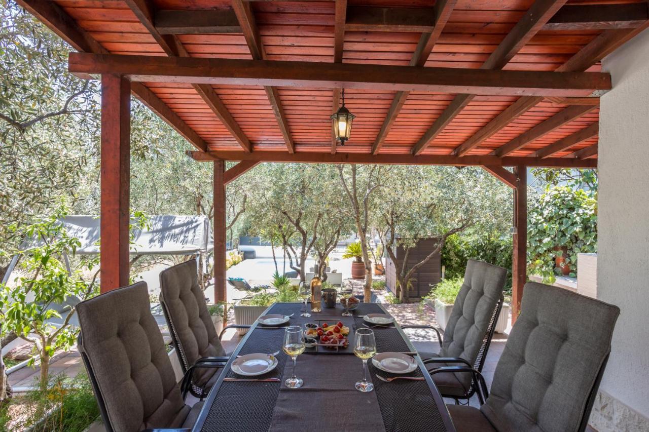 Villa House Oliva With Private Pool And Large Garden à Stari Grad  Extérieur photo