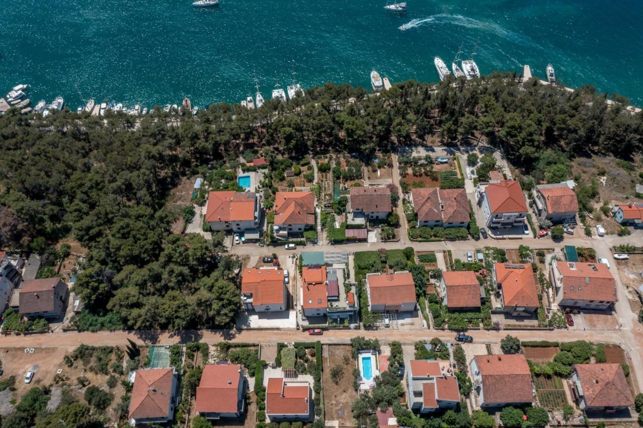 Villa House Oliva With Private Pool And Large Garden à Stari Grad  Extérieur photo
