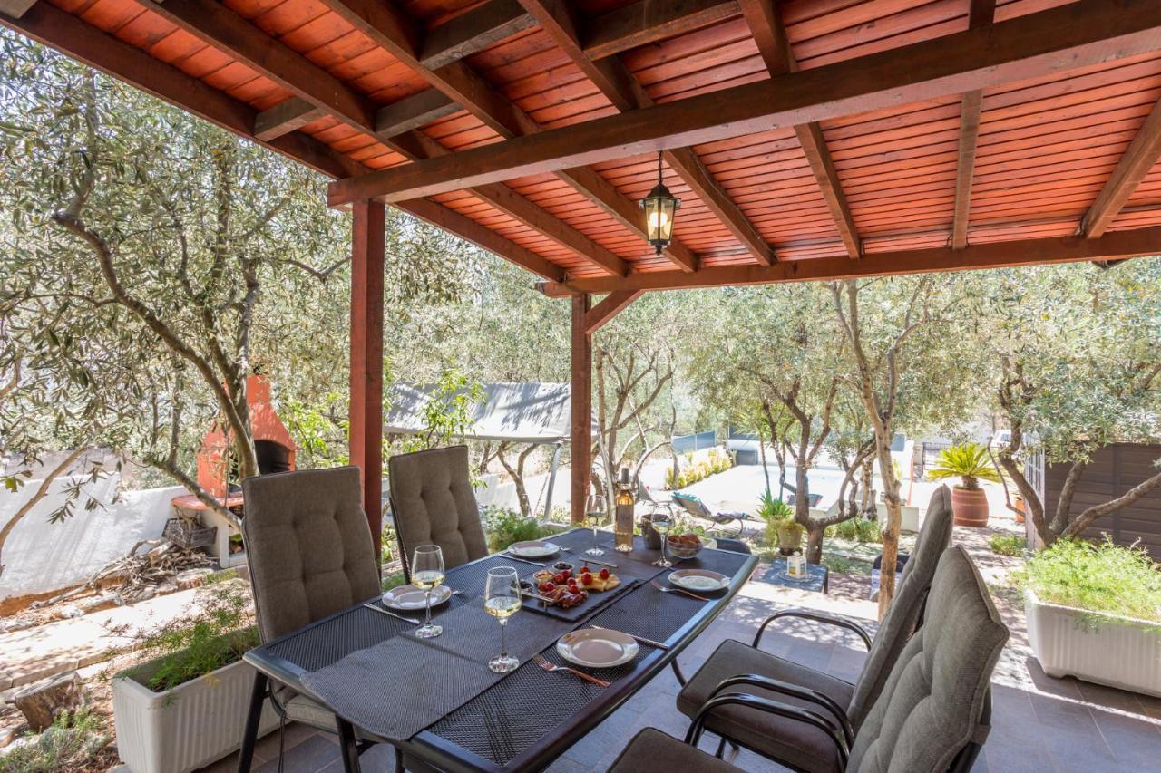 Villa House Oliva With Private Pool And Large Garden à Stari Grad  Extérieur photo